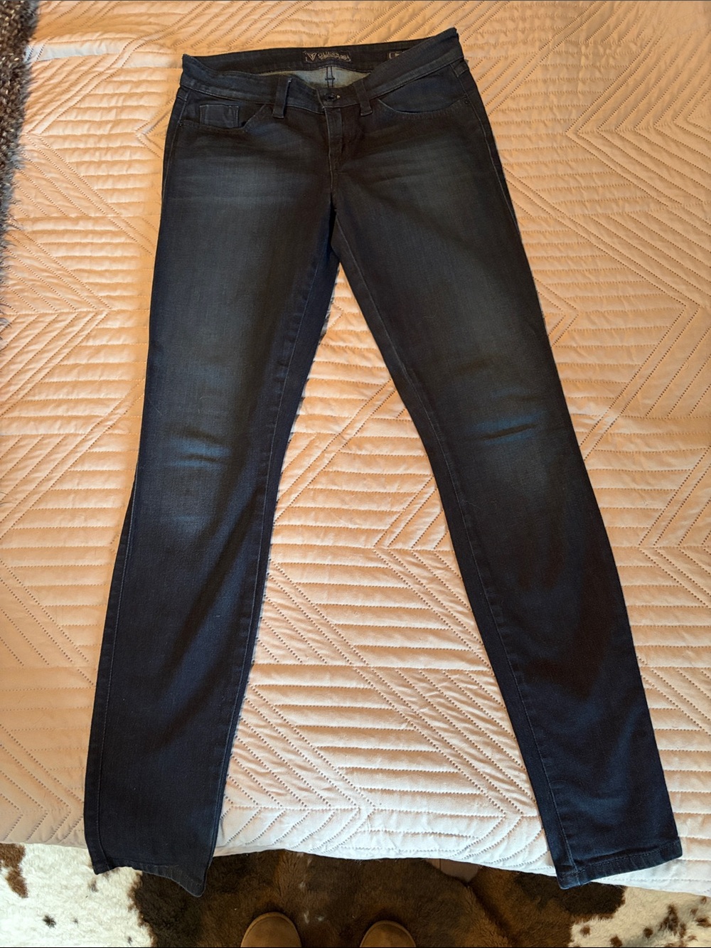 Guess Women’s Skinny Jeans in Dark Black Wash